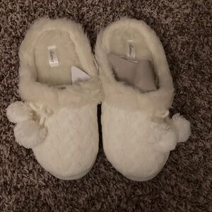 Soma NEW Cozy White Pom-Pom Slippers
